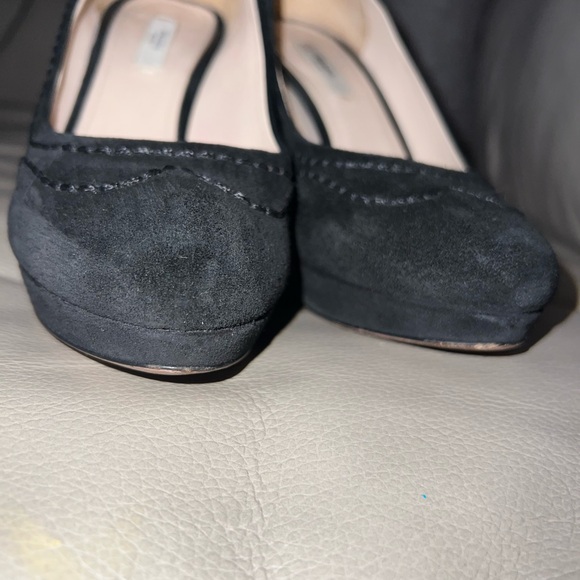 BEAUTIFUL PRADA SUEDE PLATFORM HEELS SIZE 6. EXCELLENT CONDITION. 4 inch heel. - Picture 6 of 9